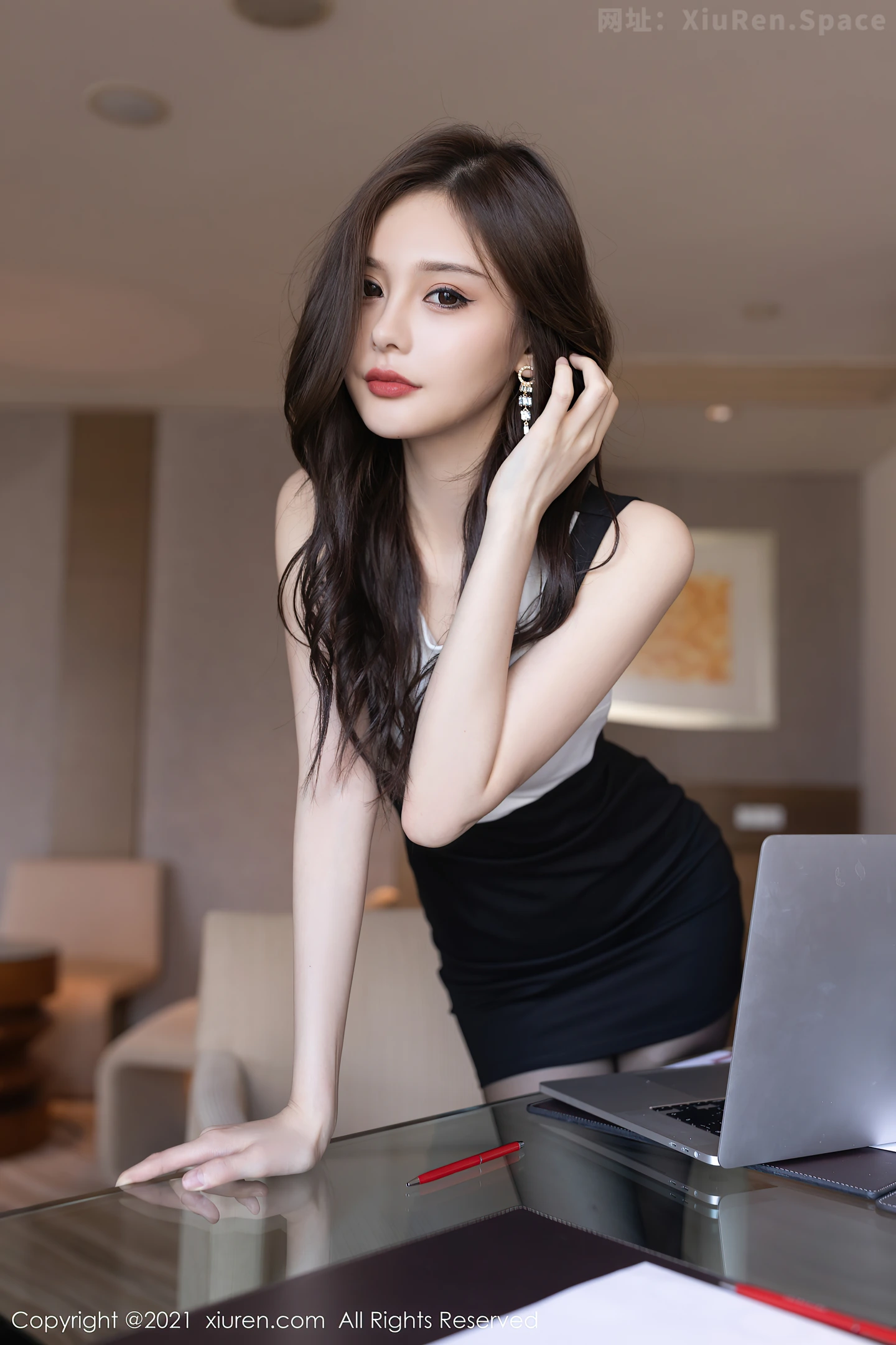 图片[5]-[XiuRen秀人网]VOL.3824 模特王心怡会议室主题脱连身裙露性感内衣超薄黑丝迷人诱惑写真88P-秀人网官方网站